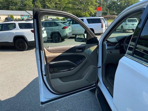 Used 2018 Chevrolet Tahoe LS RWD image 16