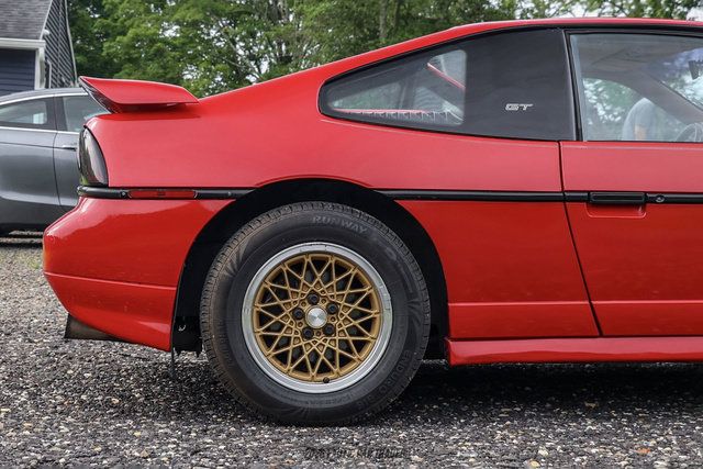 Used 1988 Pontiac Fiero GT RWD image 10