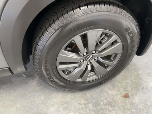 Used 2022 Nissan Pathfinder SV image 10