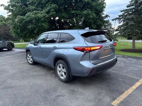 Used 2020 Toyota Highlander LE AWD/4WD image 5