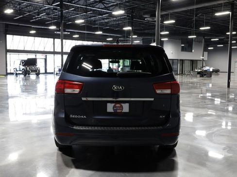 Used 2016 Kia Sedona SX FWD image 6