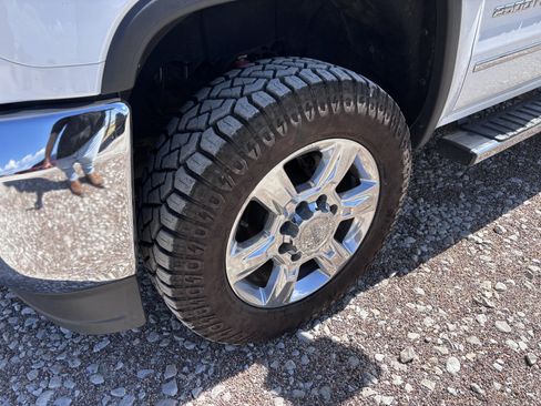 Used 2018 GMC Sierra 2500 SLT w/ Duramax Plus Package AWD/4WD image 10