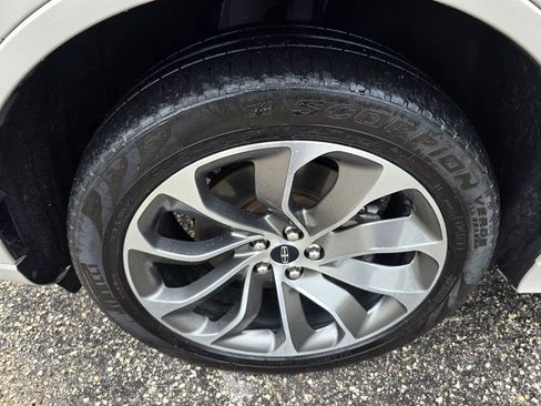 Used 2020 Lincoln Aviator Grand Touring w/ Equipment Group 301A AWD/4WD image 10