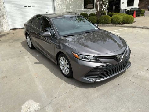 Used 2019 Toyota Camry LE image 2