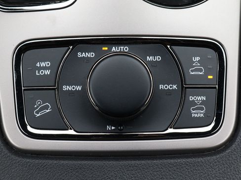 Used 2021 Jeep Grand Cherokee High Altitude AWD/4WD image 11