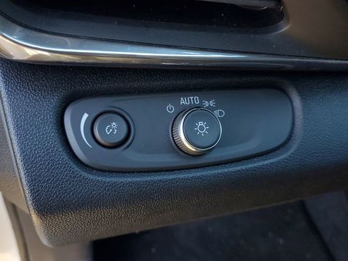 Used 2025 Buick Envista Preferred image 13