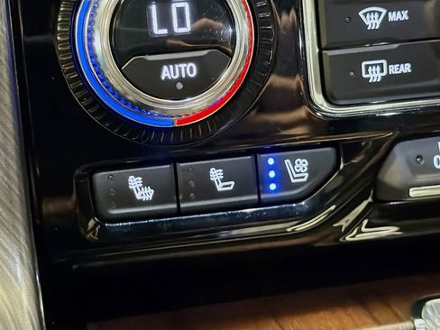 Used 2023 GMC Yukon Denali Ultimate AWD/4WD image 39