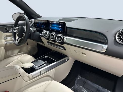 Used 2021 Mercedes-Benz GLB 250 4MATIC image 12