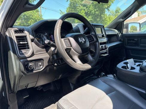 Used 2022 RAM 2500 Tradesman w/ Chrome Appearance Group AWD/4WD image 5