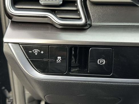 Used 2025 Kia Sportage EX image 14