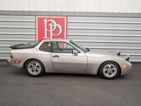 Used 1986 Porsche 944 Turbo image 52