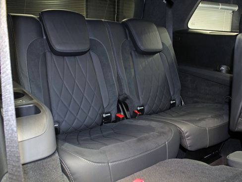 Used 2025 Mercedes-Benz GLS 63 AMG 4MATIC image 38