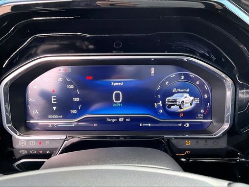 Used 2025 Chevrolet Silverado 1500 LT Trail Boss w/ Convenience Package II AWD/4WD image 21