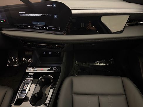 Used 2025 Audi A6 e-tron Premium w/ Ultra Package RWD image 27