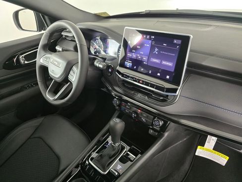 New 2026 Jeep Compass Latitude image 28