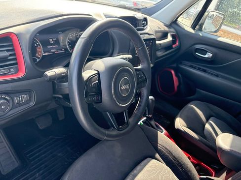 Used 2022 Jeep Renegade Trailhawk AWD/4WD image 4
