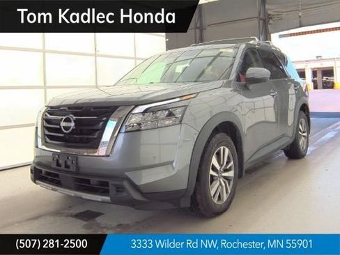 Used 2023 Nissan Pathfinder SL AWD/4WD image 1
