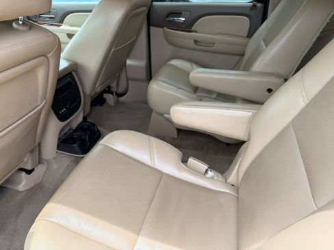 Used 2013 Chevrolet Suburban LTZ RWD image 26