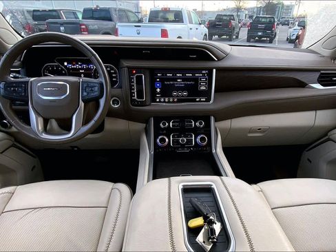 Used 2021 GMC Yukon Denali w/ Denali Premium Package image 14