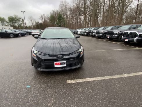 Used 2025 Toyota Corolla LE image 7