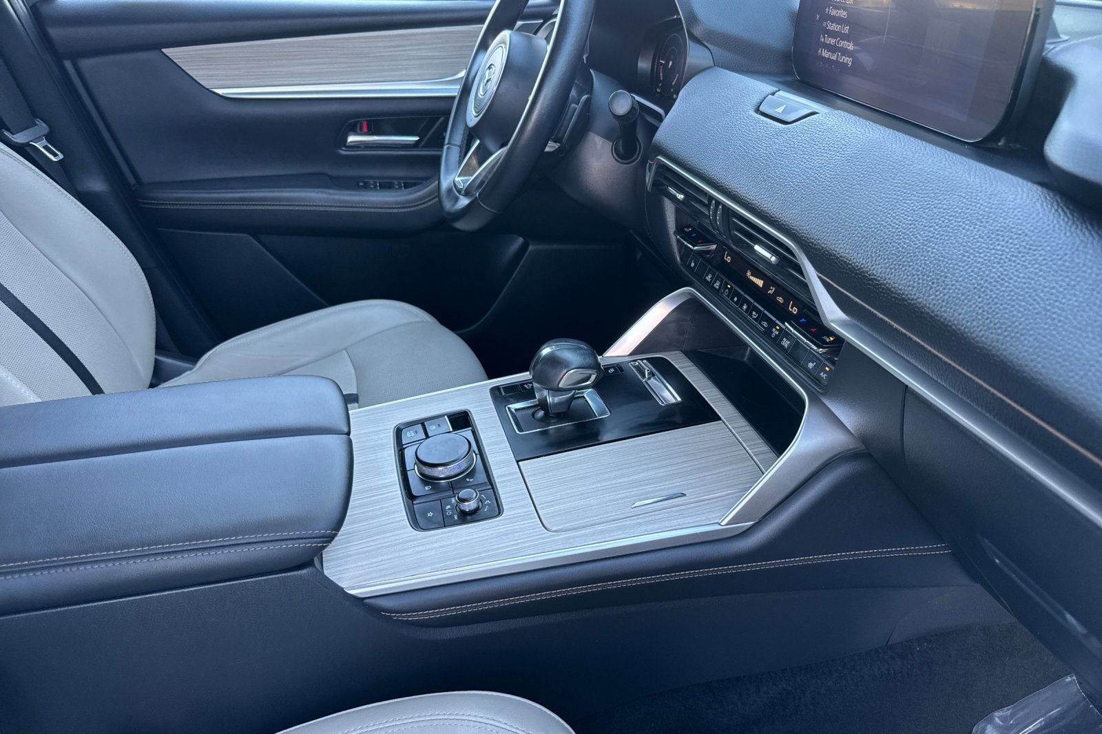 Used 2024 MAZDA CX-90 Plug-In Hybrid w/ Preferred AWD/4WD image 21