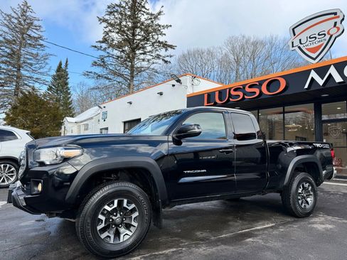 Used 2017 Toyota Tacoma TRD Off-Road w/ Tow Package image 3