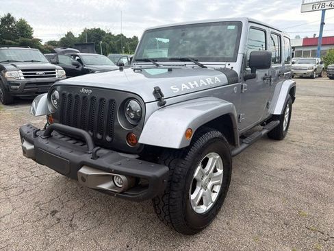 Used 2015 Jeep Wrangler Unlimited Sahara w/ Max Tow Package AWD/4WD image 3