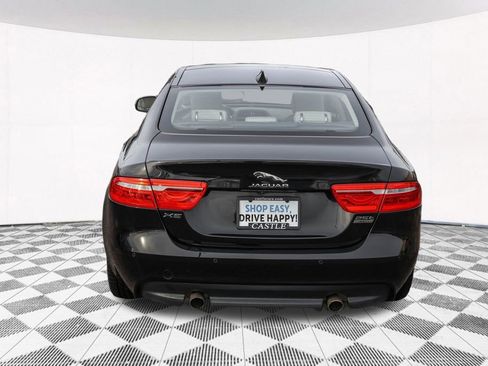 Used 2018 Jaguar XE Premium image 8