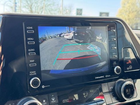 Used 2022 Toyota Highlander XLE image 44