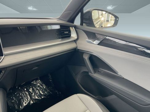 New 2026 Volkswagen Tiguan SE R-Line image 28