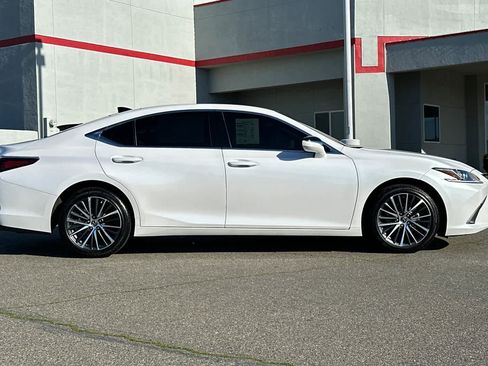 Used 2025 Lexus ES 350 w/ Premium Package image 6