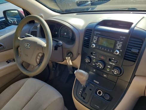 Used 2011 Kia Sedona LX FWD image 8