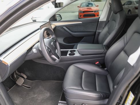 Used 2024 Tesla Model Y Long Range AWD/4WD image 18