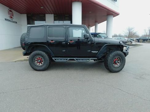 Used 2012 Jeep Wrangler Unlimited Sahara w/ Connectivity Group image 27