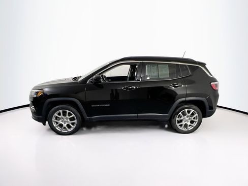 Used 2022 Jeep Compass Latitude w/ Sun and Sound Group AWD/4WD image 8