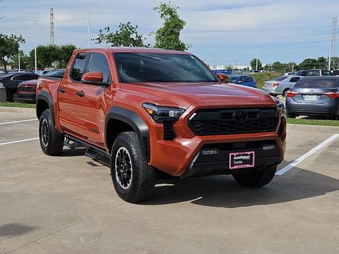 Used 2025 Toyota Tacoma TRD Off-Road image 3