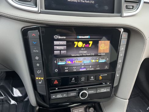 Certified 2025 INFINITI QX50 Luxe image 3