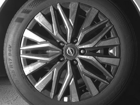 Used 2025 Nissan Altima 2.5 SV FWD image 13
