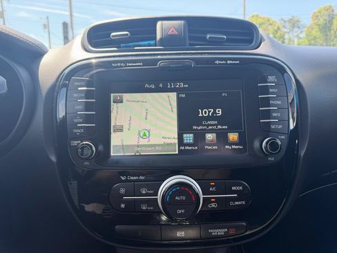 Used 2016 Kia Soul + w/ Audio Package FWD image 19