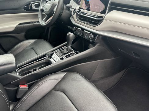 Used 2025 Jeep Compass Limited AWD/4WD image 16