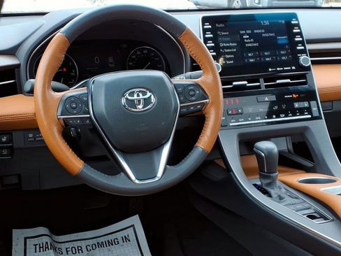 Used 2022 Toyota Avalon Limited image 10