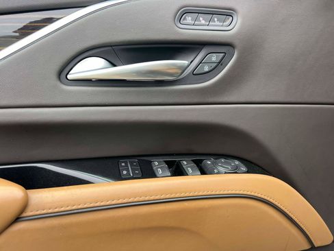 Certified 2022 Cadillac Escalade Premium Luxury image 10