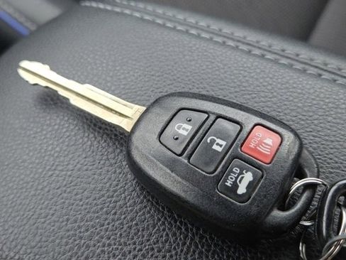 Used 2017 Toyota Corolla LE image 35