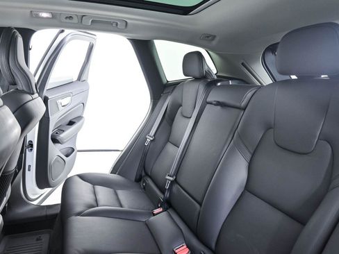 Used 2025 Volvo XC60 B5 Plus w/ Protection Package Premier AWD/4WD image 19