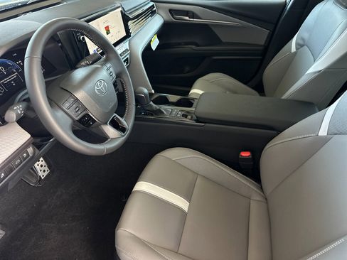 New 2026 Toyota Camry SE FWD image 9