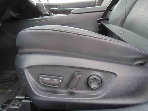 Used 2023 Toyota Camry XSE image 8