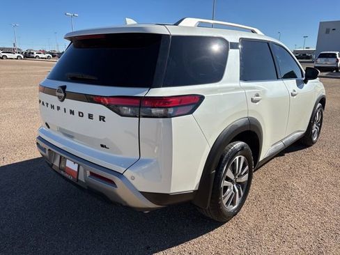 Used 2023 Nissan Pathfinder SL w/ Black Appearance Package image 7