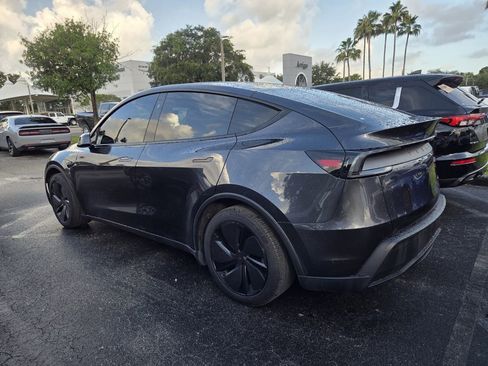 Used 2026 Tesla Model Y AWD image 4