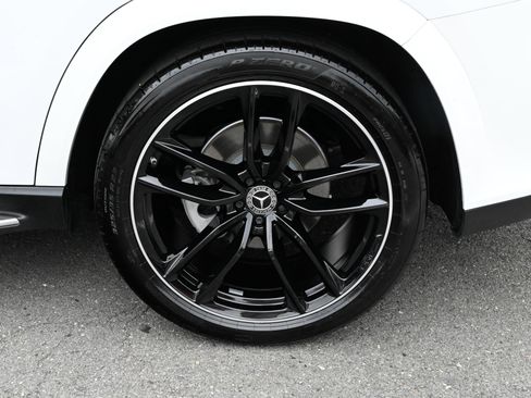 Used 2025 Mercedes-Benz GLS 580 4MATIC image 10