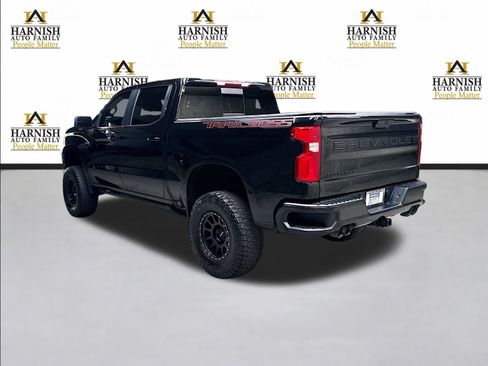 Used 2022 Chevrolet Silverado 1500 LT Trail Boss w/ Convenience Package II AWD/4WD image 9